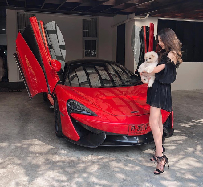 Ngắm dàn siêu xe của Victoria, nhiều người phải thèm thuồng.