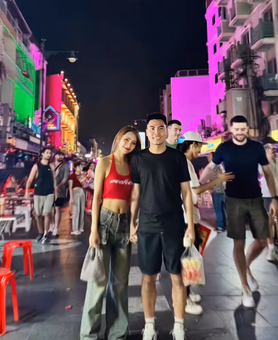 Ngày thường nhiều người đã quá quen thuộc với MC Mù Tạt xinh đẹp, vóc dáng nổi bật nhưng nay lại thành "cô gái m52" qua tay máy của bạn trai.