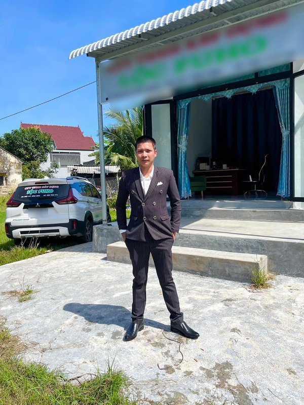 Dù vậy, anh chàng phụ hồ vẫn không ngừng nỗ lực để cải thiện nội dung trên kênh YouTube của mình.