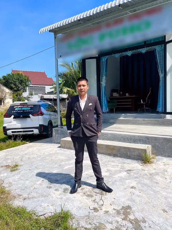 Dù vậy, anh chàng phụ hồ vẫn không ngừng nỗ lực để cải thiện nội dung trên kênh YouTube của mình.