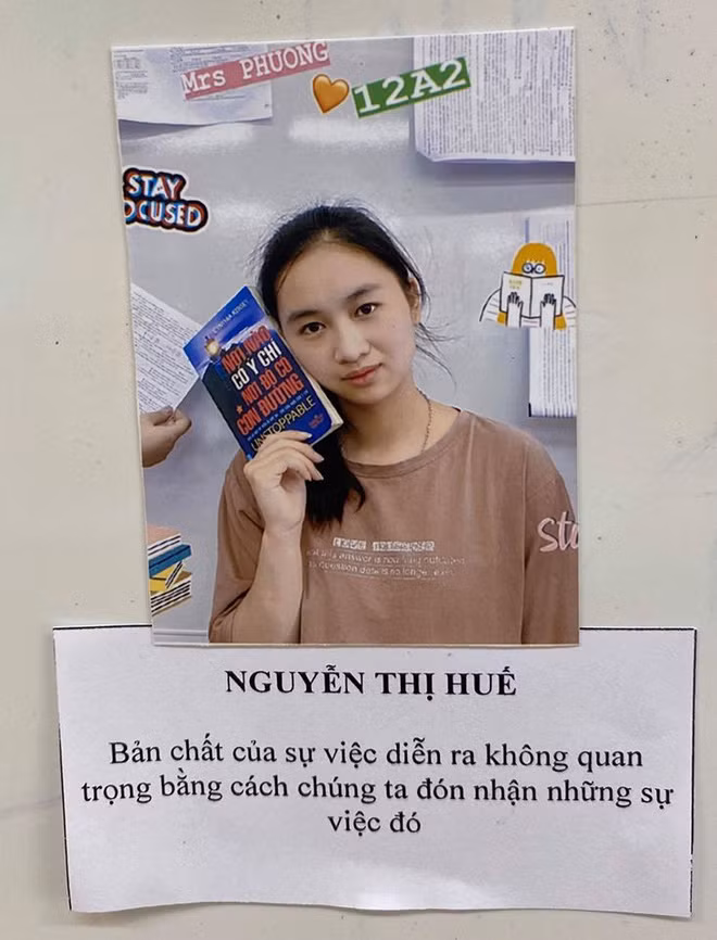 Bên cạnh việc xem ảnh kỷ yếu, nhiều người phải thừa nhận rằng dàn thành viên lớp 12A2 toàn trai xinh gái đẹp.