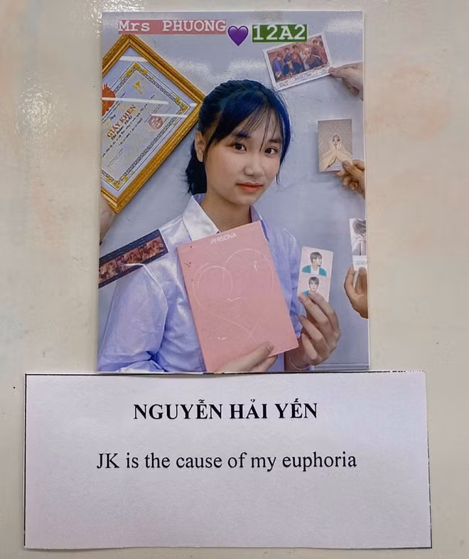 Nhìn bộ ảnh dễ thương thế này mới biết, ai bảo kỷ yếu là phải cầu kỳ, chỉ cần đơn giản, tự nhiên, các thành viên trong lớp cùng tái hiện những giây phút vui vẻ bên nhau hóa ra lại trở thành những bức ảnh đẹp nhất.