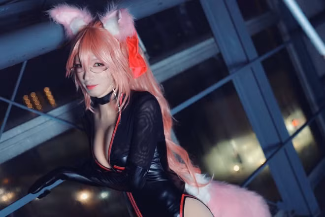 @Makina_Jeanne là một trong số những cosplayer nổi tiếng bậc nhất Nhật Bản bởi vẻ ngoài quến rũ khi diện những bộ trang phục bó sát.