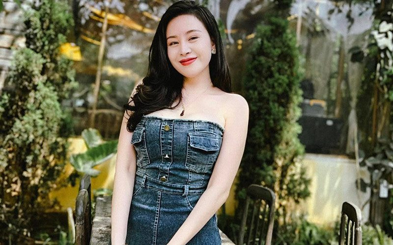 Gần đây, bà Tưng bắt đầu cập nhật lại hình ảnh mới nhiều hơn vì thời gian trước cô bị mất trang cá nhân, chính vì vậy những set đồ mới của hot girl này cũng gây được sự chú ý.