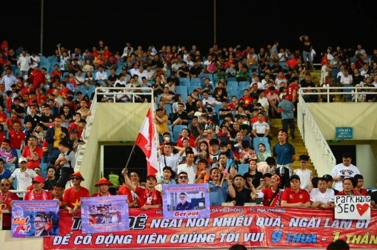 Phải thừa nhận rằng, HLV Troussier khiến nhiều NHM cũng như giới chuyên môn khó hiểu về cách xây dựng kỹ chiến thuật và sử dụng cầu thủ.