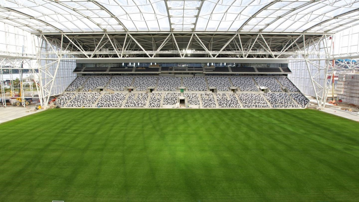 Sân Forsyth Barr được khởi công xây dựng năm 2009 và khánh thành năm 2011. Sức chứa của sân là 30.000 chỗ. Chi phí để xây dựng sân vận động này là hơn 120 triệu USD. Trước đây sân Forsyth Barr đã từng đăng cai U20 World Cup 2015.