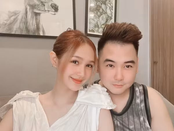 Số khác lại để ý đến nhan sắc "không có điểm trừ" của Xoài Non. Dù mới tỉnh giấc nhưng vẫn vô cùng tươi tắn và xinh đẹp.