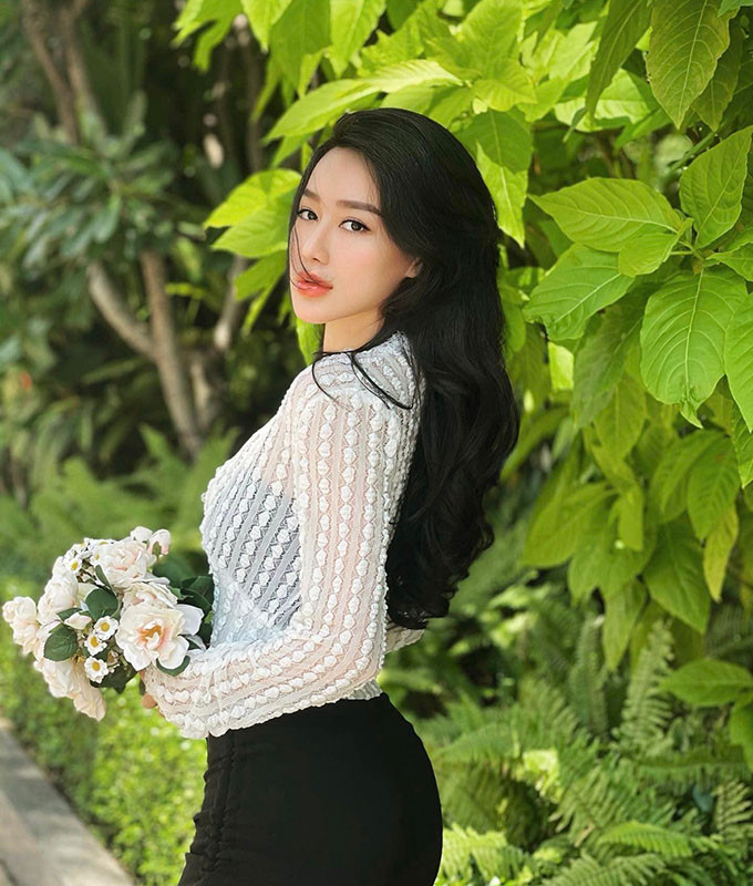 Helen Thanh Thảo thường xuyên đến xem trận đấu của CLB Bình Định ở V-League để cổ vũ bạn trai.