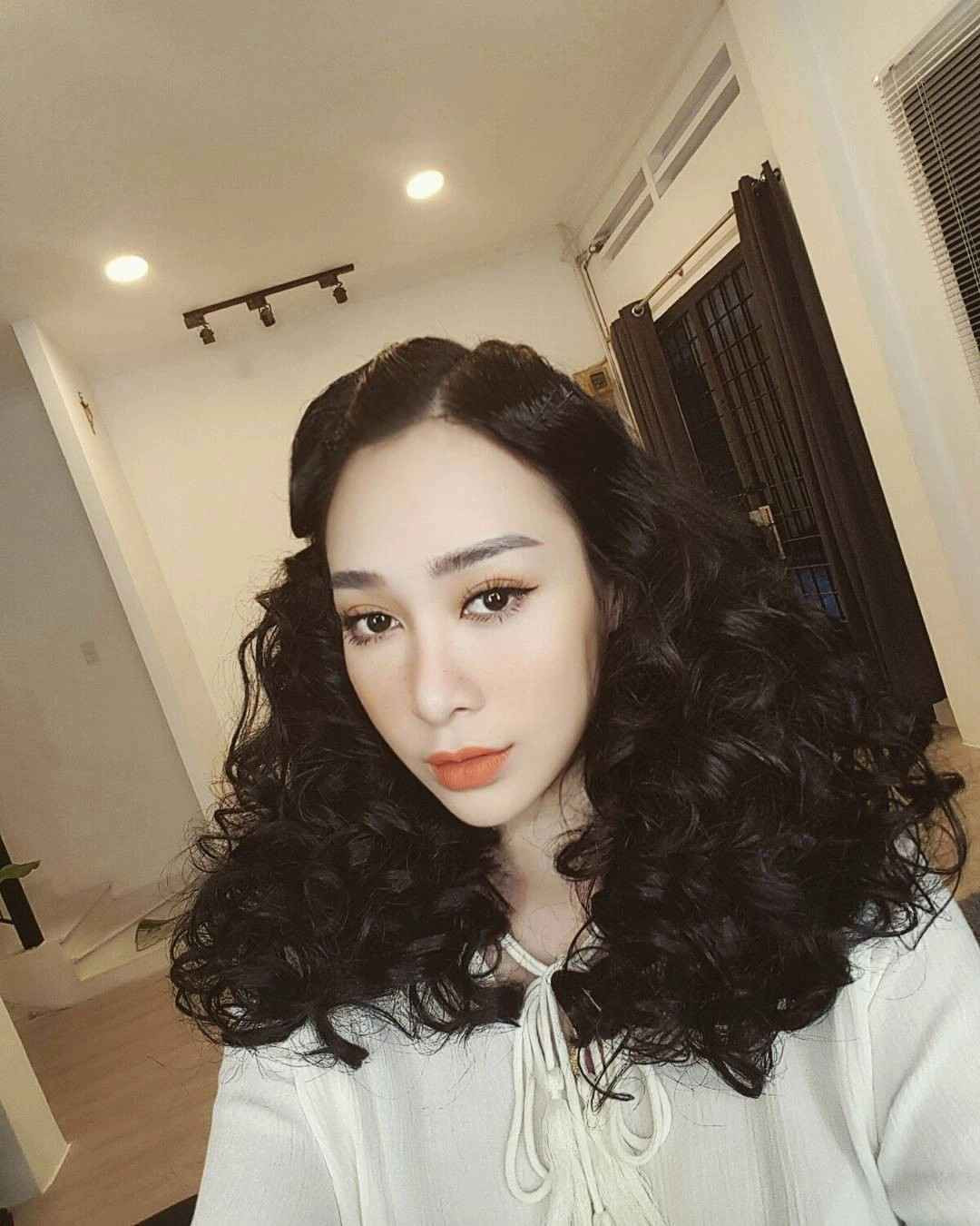 Kể từ khi công khai hẹn hò với Schmidt, Helen Thanh Thảo dường như kín tiếng hơn trước.