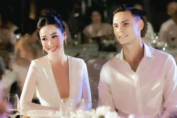 Helen Thanh Thảo tên thật là Nguyễn Thanh Thảo, sinh năm 1990 quê ở Hải Phòng. Cô trở thành bạn gái của trung vệ Việt kiều Adriano Schmidt từ cuối năm 2022.