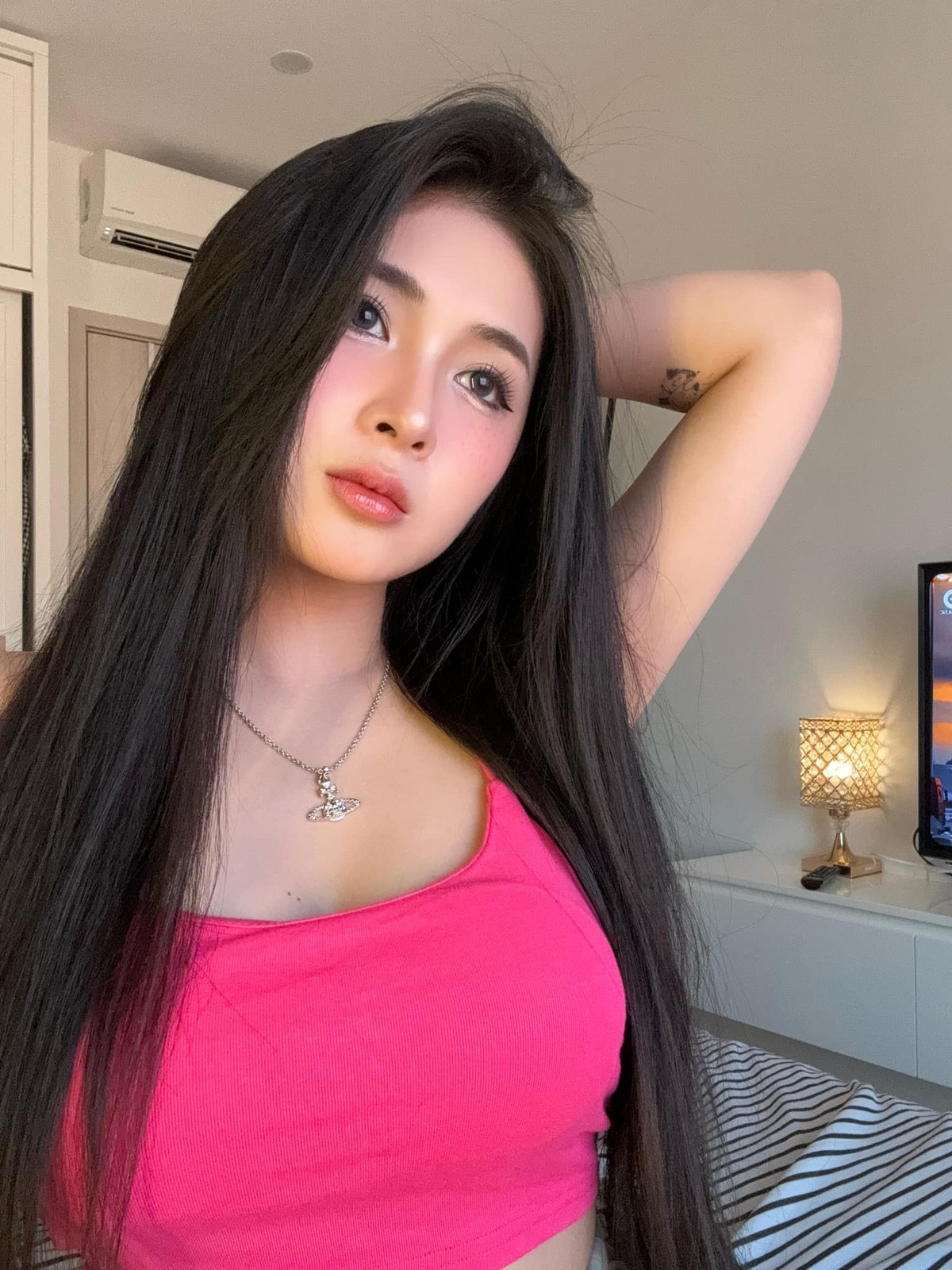 Các bức ảnh khoe hình xăm One Piece được Quỳnh Alee chia sẻ đã nhanh chóng nhận được hàng loạt lượt thích và bình luận từ cộng đồng mạng.