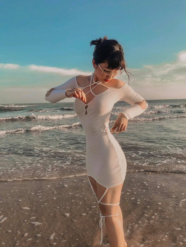 Hiện tại, nữ gymer này đang sinh sống và học tập tại TP Hồ Chí Minh. Dù hạn chế về chiều cao nhưng Heri Trương lại có thân hình nóng bỏng, săn chắc.