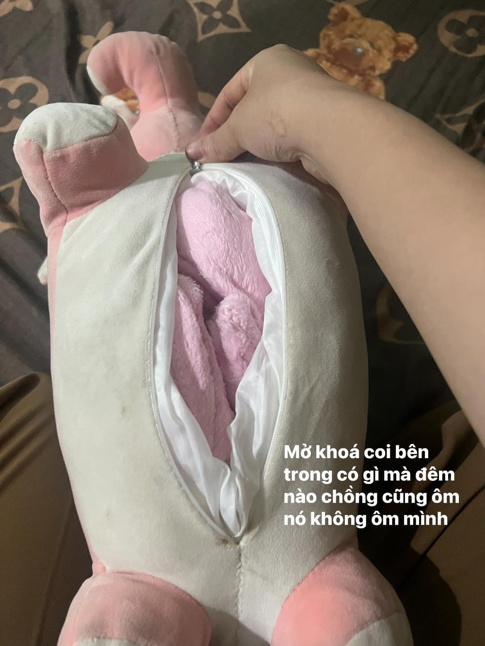 Mới đây, mạng xã hội rần rần chia sẻ một pha tìm ra “quỹ đen” của chồng khiến ai nấy đều phải bật cười.