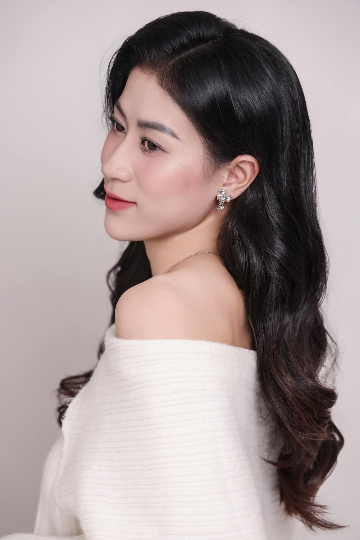 Bên dưới bài đăng, hoa khôi của bóng chuyền Việt Nam nhận được nhiều lời chúc mừng từ bạn bè và người hâm mộ.