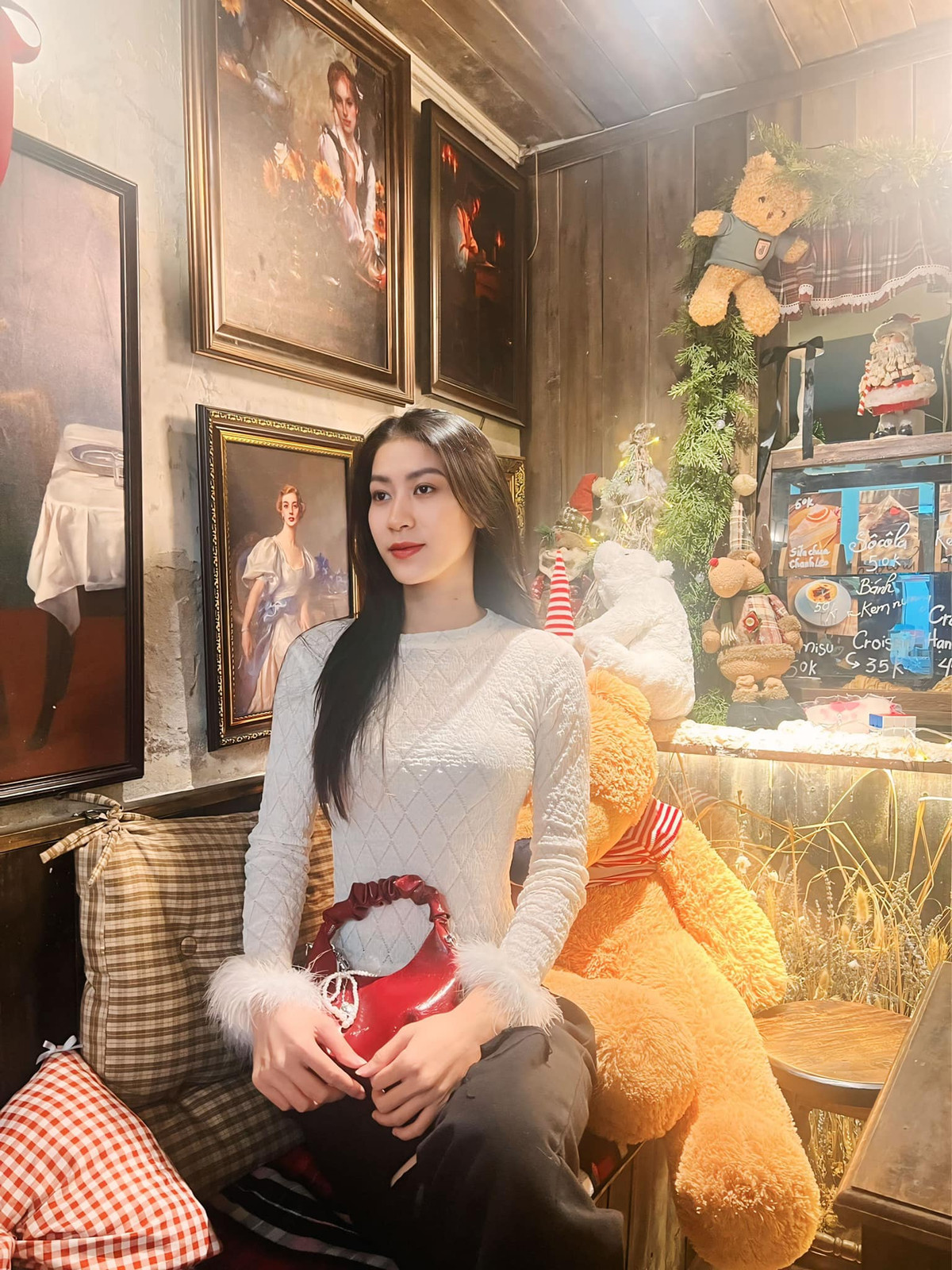 Kiều Trinh hiện là thượng úy quân nhân chuyên nghiệp. Nữ VĐV bóng chuyền 24 tuổi được thăng quân hàm từ trung úy lên thượng úy hồi tháng 12/2024