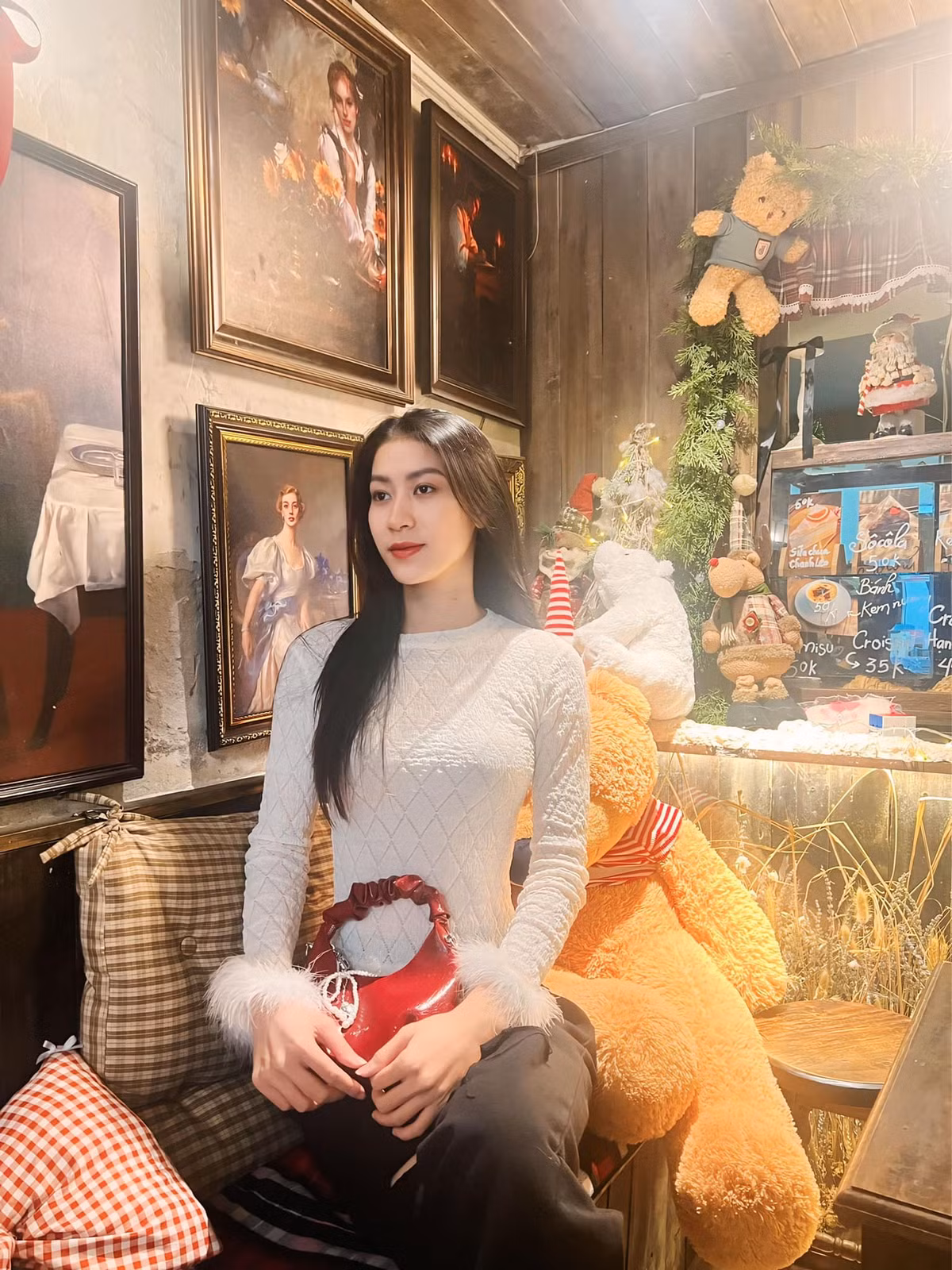 Kiều Trinh hiện là thượng úy quân nhân chuyên nghiệp. Nữ VĐV bóng chuyền 24 tuổi được thăng quân hàm từ trung úy lên thượng úy hồi tháng 12/2024