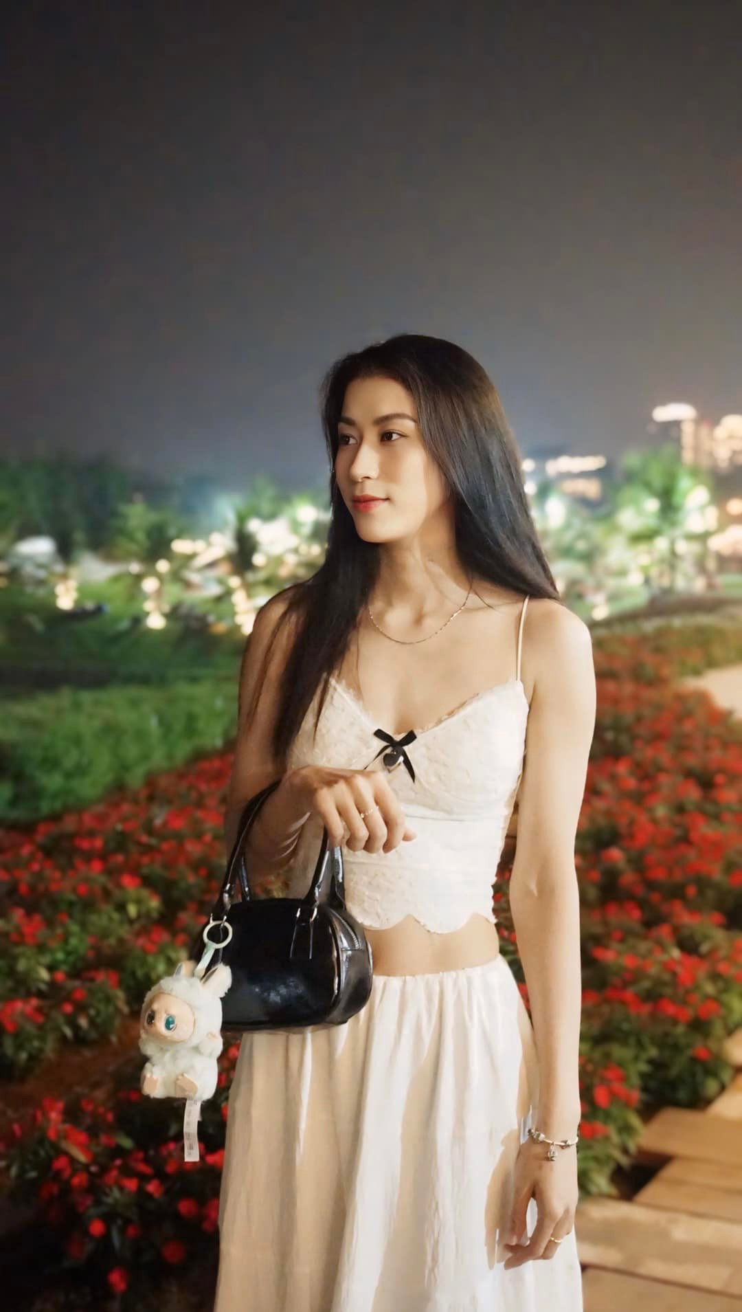 Ngoài tài năng, cô gái quê Quảng Bình còn nhận được sự quan tâm từ đông đảo người hâm mộ nhờ ngoại hình xinh đẹp.