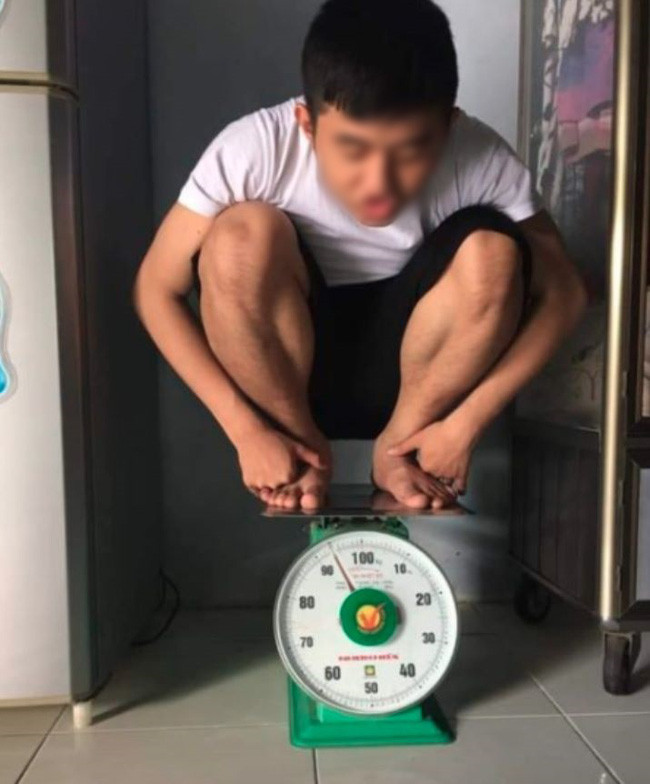 Chẳng rõ vì quá bí cần mẹ gửi tiền ngay nên liều hay vì vẫn nuôi hy vọng mình sẽ may mắn gặp được người có tâm mà anh chàng này có pha hành động liều mình thế này.