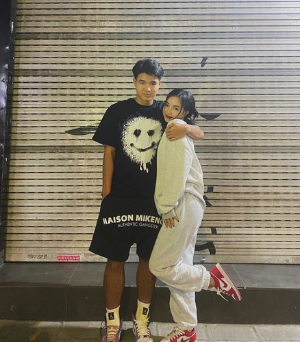 Mai Hà Trang từng là sinh viên Đại học Mỹ thuật Việt Nam. Từ trước đến nay, cô vẫn gây ấn tượng bởi nhan sắc xinh đẹp, gu thời trang đa dạng, khi nhẹ nhàng lúc lại cực sexy.