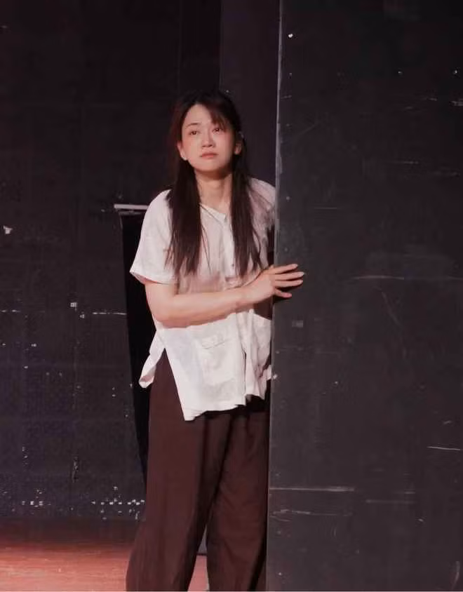 Không chỉ làm nội dung trên MXH, hiện tại Lê Bống đã thành MC của Bản tin Alo Bác sĩ trên kênh VTC1, đi đóng phim và làm người mẫu.