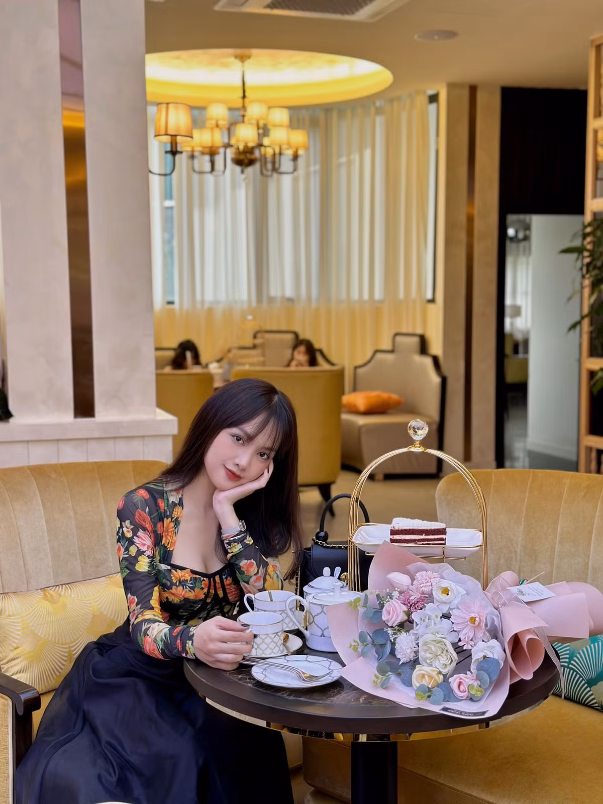 Quế Linh từng theo học khoa Giáo dục Tiểu học chất lượng cao của trường Đại học Thủ đô Hà Nội. Cô nàng có thành tích học tập đáng ngưỡng mộ khi giành được Bằng khen "Sinh viên 5 tốt" cấp thành phố năm 2021.