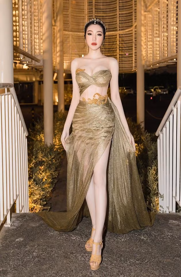 Sau màn công khai lấn sân sang con đường ca hát, nhiều người gửi lời chúc thành công tới Elly Trần và mong rằng thời gian tới, hot mom này sẽ phát triển sự nghiệp.