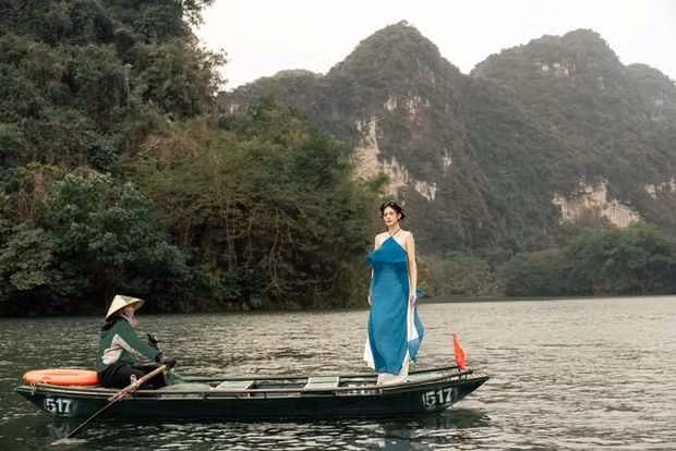 "Anh sẽ suy nghĩ đến việc mở quán quần áo, chứ mẫu như này mà không mở thì thật là phí", Thành Chung bình luận dưới bài đăng của vợ