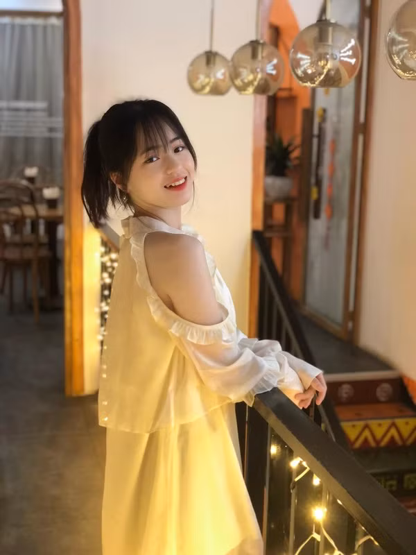 Tuy nhiên, không lựa chọn theo nghệ thuật hay hoạt động năng nổ trên mạng như một số bạn khác, Vàng Thị Sinh vẫn lựa chọn cuộc sống như cũ, chăm chỉ học tập.