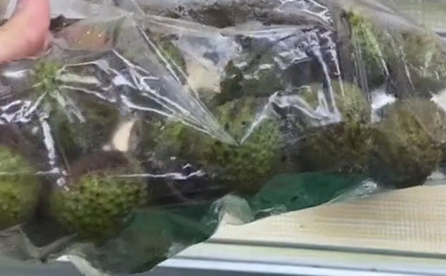 Tại Đài Loan, những quả vải dường như là thứ khá xa xỉ. Theo chia sẻ của một cô gái người Việt, trong siêu thị, vải được bán thành từng chùm nhỏ, thậm chí quả rất nhỏ và xanh.