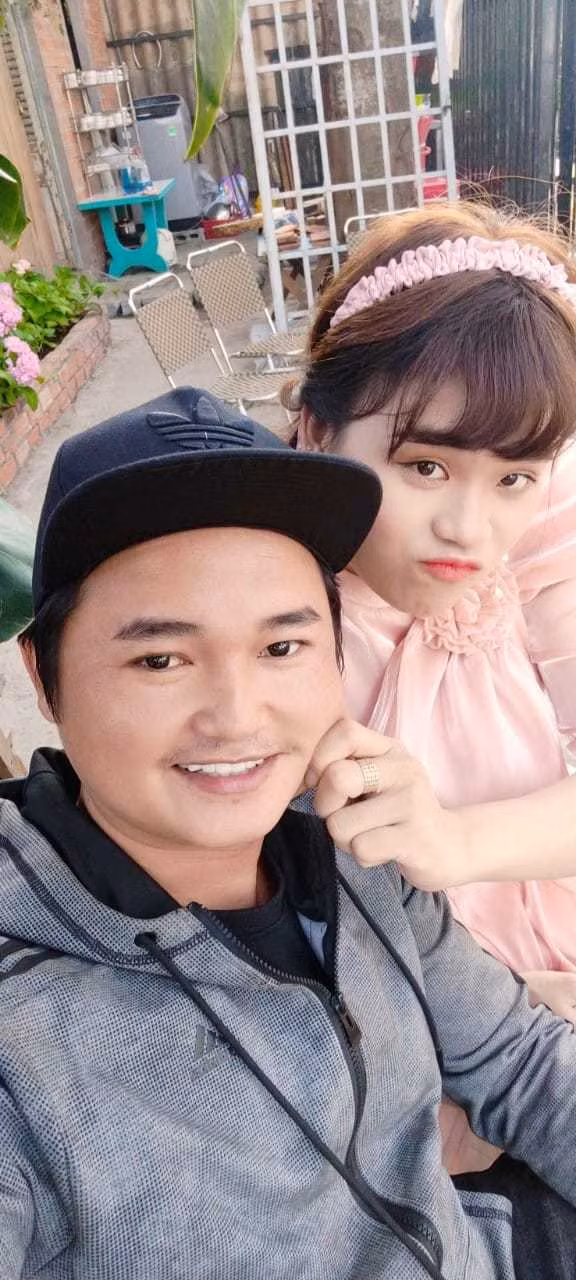 Sau đó, Ngô Kiến Huy mở lời giúp đỡ toàn bộ chi phí làm răng cho Ngân Thảo. Có thể nói, ngoài phần thưởng là người ẵm giải cao nhất, "thánh sún" còn được giúp đỡ bởi MC của chương trình, nhận nhiều tình thương từ khán giả.