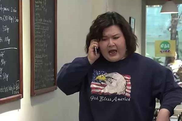 Nhân vật đó do Ngô Thủy Tiên đảm nhận. " Hot girl trăm ký" hóa thân vào một "bà cô bên chồng" tính cách oái oăm, ghê gớm.