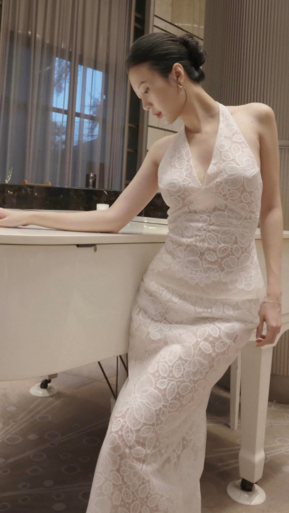 Ngọc Châm chủ yếu làm kinh doanh và dành phần lớn thời gian chăm sóc cho hai nhóc tỳ. Khi sắp xếp được thời gian thì gia đình cô nàng lại cùng nhau đi du lịch.