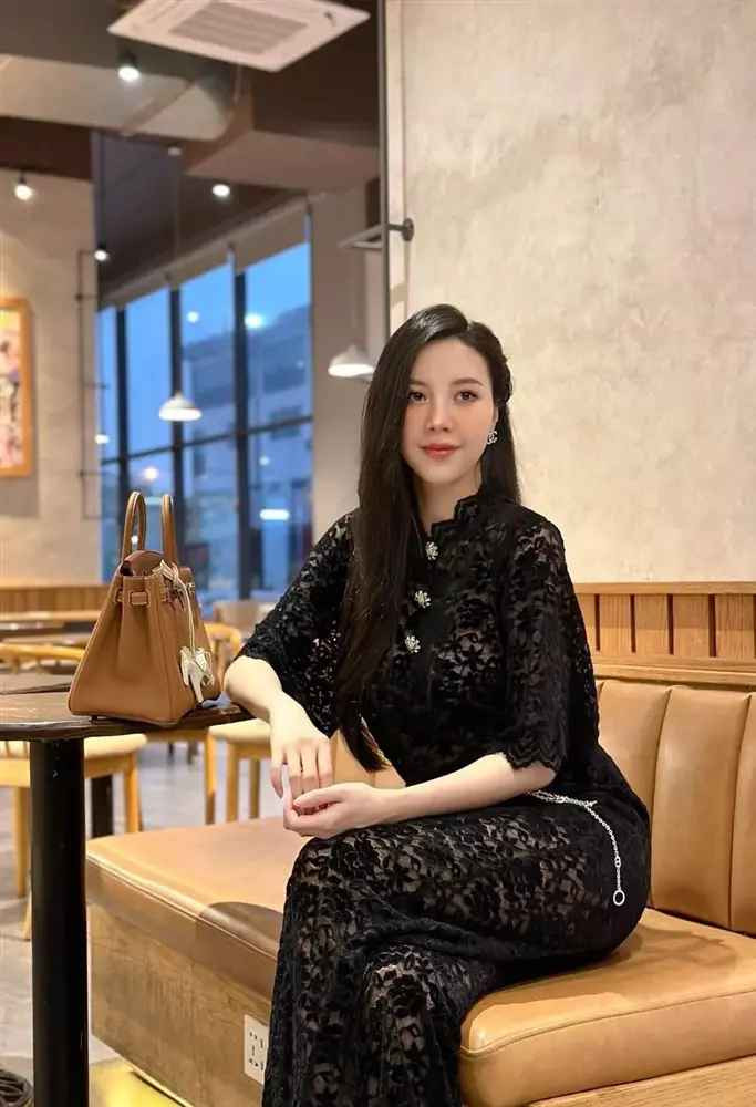 Mặc dù ít khi khoe ảnh bạn đời trên mạng xã hội nhưng mỗi lần nhắc đến nửa kia, Ngọc Châm đều khiến ai nấy gato không ngớt.