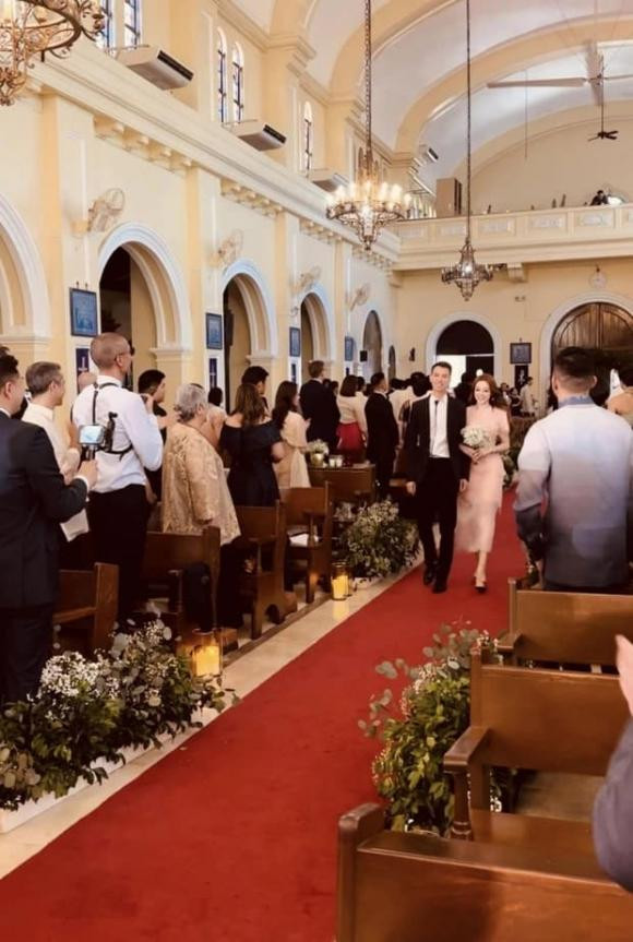 Tuy nhiên, Huyền Baby vẫn luôn có cách khoe chồng một khéo léo, gây chú ý. Do vậy nếu ai theo dõi cuộc sống thường ngày của người đẹp sinh năm 1989 đều biết cô được chồng đại gia yêu thương, cưng chiều cỡ nào.