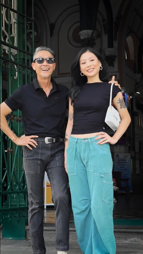 Gần đây, những hình ảnh về con gái của "Ông chú Polo" cũng thu hút đông đảo sự chú ý của mọi người. Theo đó, nhan sắc và phong cách thời trang của cô nàng cũng được nhiều người đáng giá là chẳng hề kém cạnh bố.