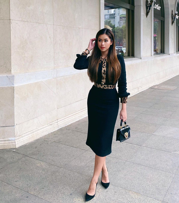 Trong những hình ảnh được chia sẻ lên MXH, cuộc sống của rich kid Tiên Nguyễn cũng toát ra mùi tiền.