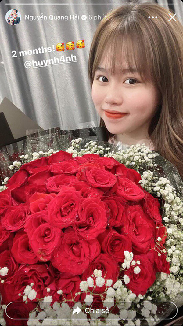 Kèm thoe đó, Huỳnh Anh dòng trạng thái đầy tâm trạng: 'What type of girl would I be, if I was to leave when you need me most' (Em sẽ thành kiểu con gái như thế nào nếu em rời đi khi anh cần em nhất) như một động thái ngầm khẳng định sẽ không rời đi sau vụ "phốt" lộ tin nhắn.