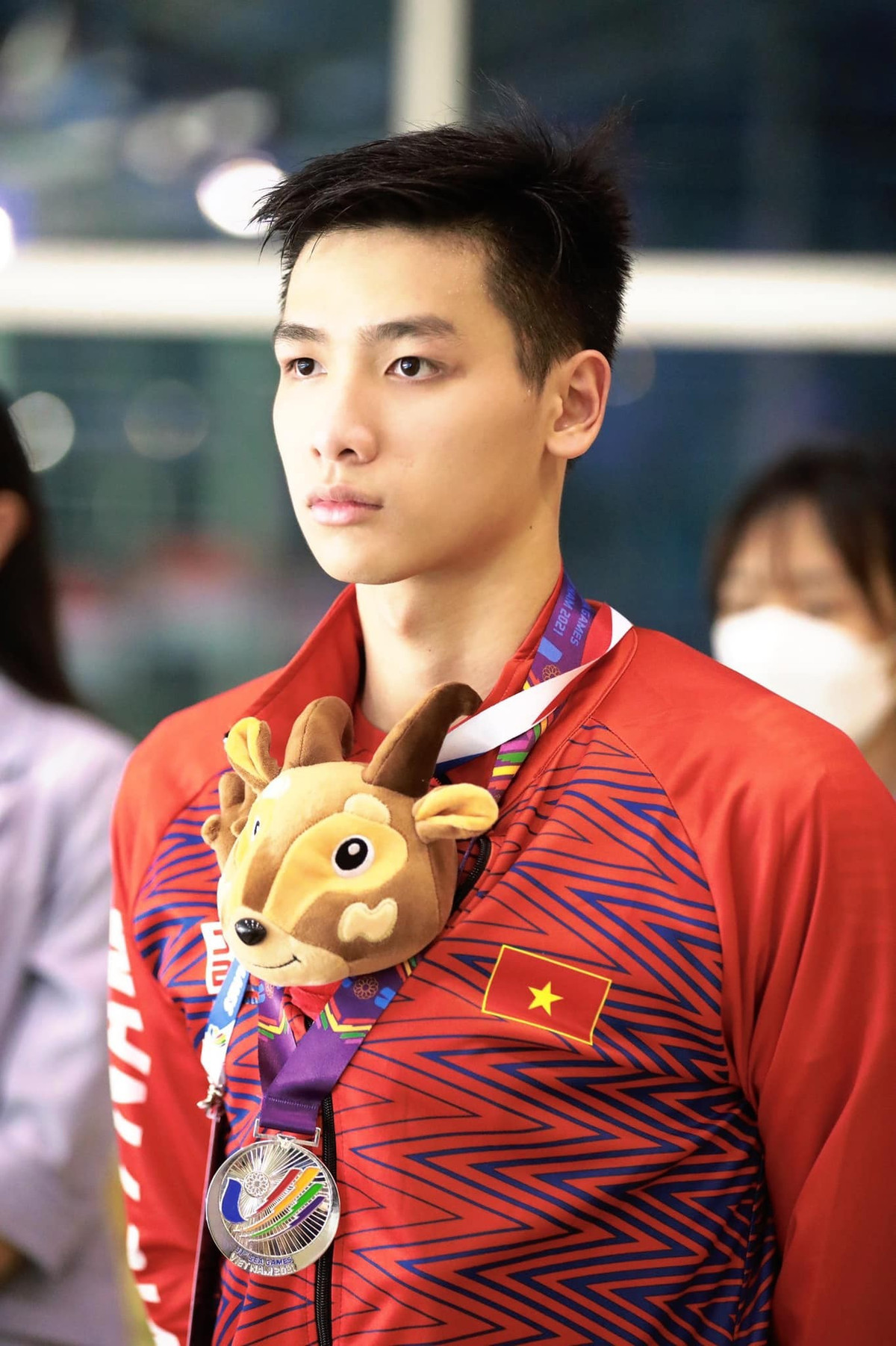 Thời điểm này, Kim Sơn bộc lộ rõ khả năng bơi lội của mình. Chàng trai trẻ lọt vào mắt xanh của các vị huấn luyện viên lúc bấy giờ. Năm 14 tuổi, Kim Sơn trở thành vận động viên bơi lội của đội tuyển quốc gia.