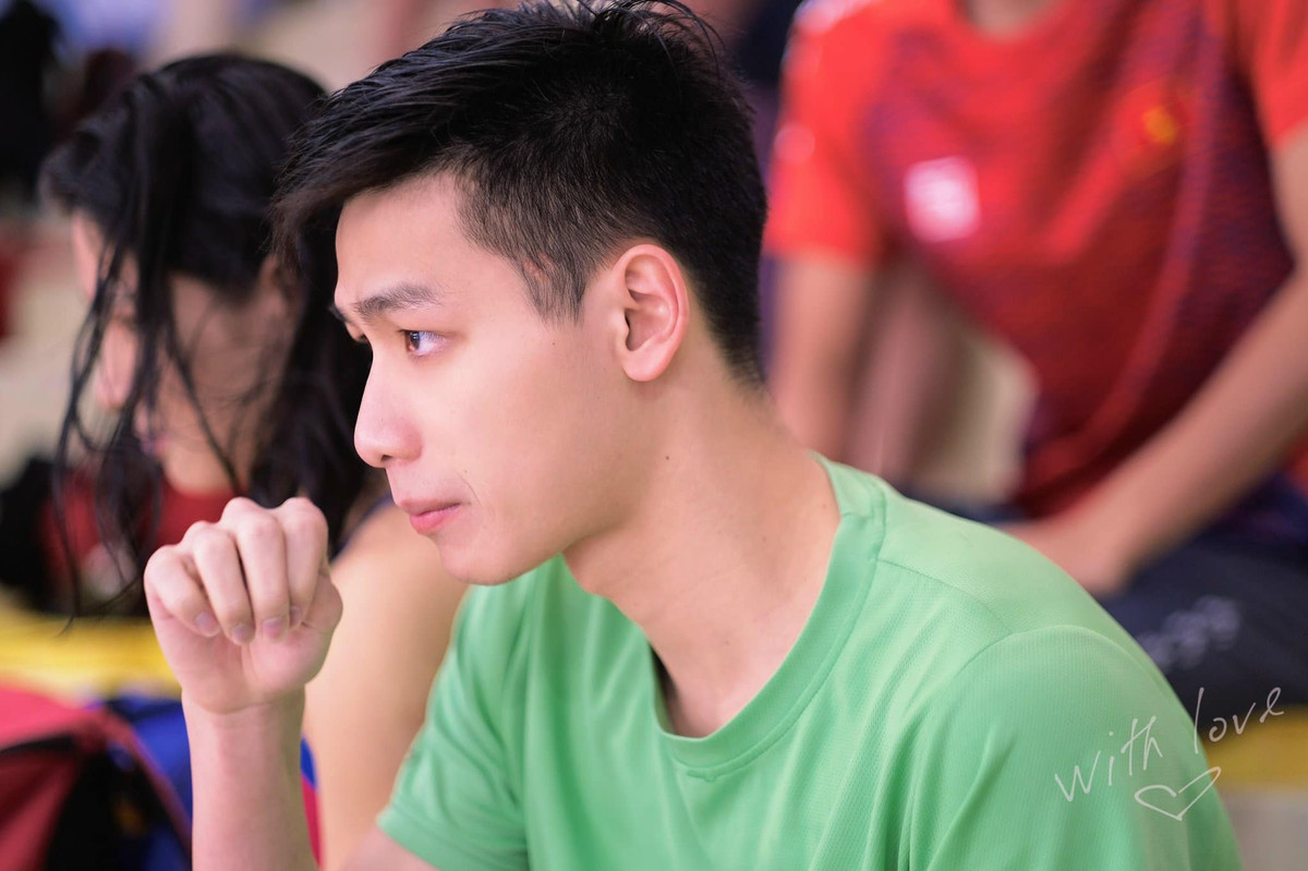 Tại SEA Games 2022, Kim Sơn có tấm HCV cùng đội tiếp sức nam 4x200m tự do và HCB cự ly 1.500m tự do nam. Với những thành tích "khủng" trong bơi lội và ngoại hình ưa nhìn, nam VĐV bơi này được người hâm mộ ưu ái gọi là "hot boy bơi lội" hay "nam thần kình ngư",...