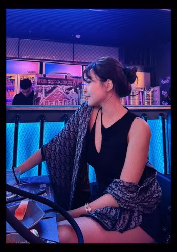 Đặc biệt, vóc dáng chuẩn chỉnh của Trâm Anh càng được tôn lên nhờ bộ trang phục quyến rũ nhưng không hề phản cảm.