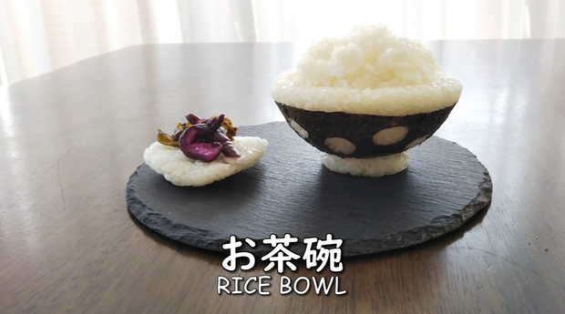 Mỗi clip đăng tải chỉ chưa đầy chục phút và chẳng có bất cứ sự giao tiếp nào nhưng lại khiến người xem chăm chú xem từ đầu đến cuối, dõi theo từng bước mà đôi tay khéo léo kia đang làm.