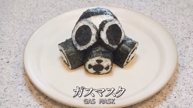 Với series "Rice ball theater", Youtuber Nhật Bản đã làm ra những nắm cơm với các hình thù khác nhau, từ các con vật cho đến nhân vật hoạt hình.