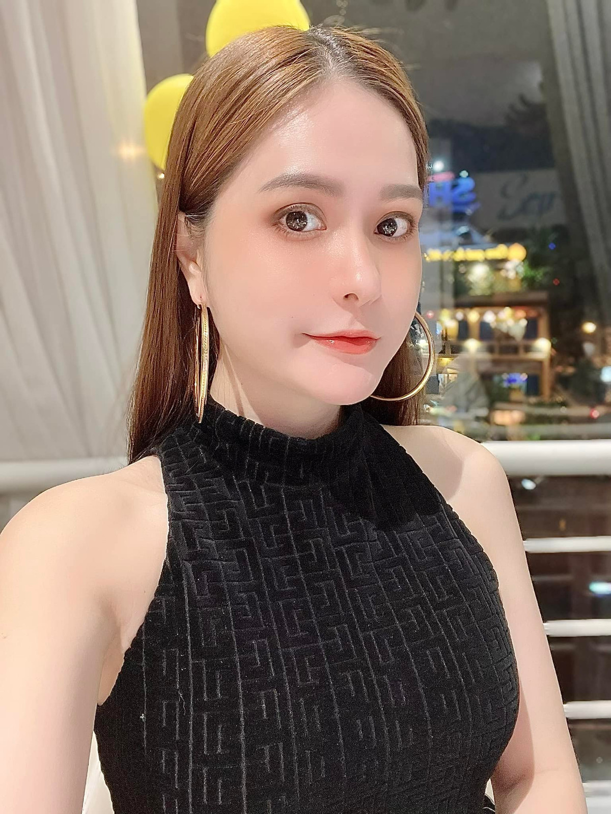 Ngoài ra, sau đám cưới Đoàn Di Băng còn được gia đình chồng tặng của hồi môn trị giá 2 tỷ đồng và căn nhà 1 triệu USD.