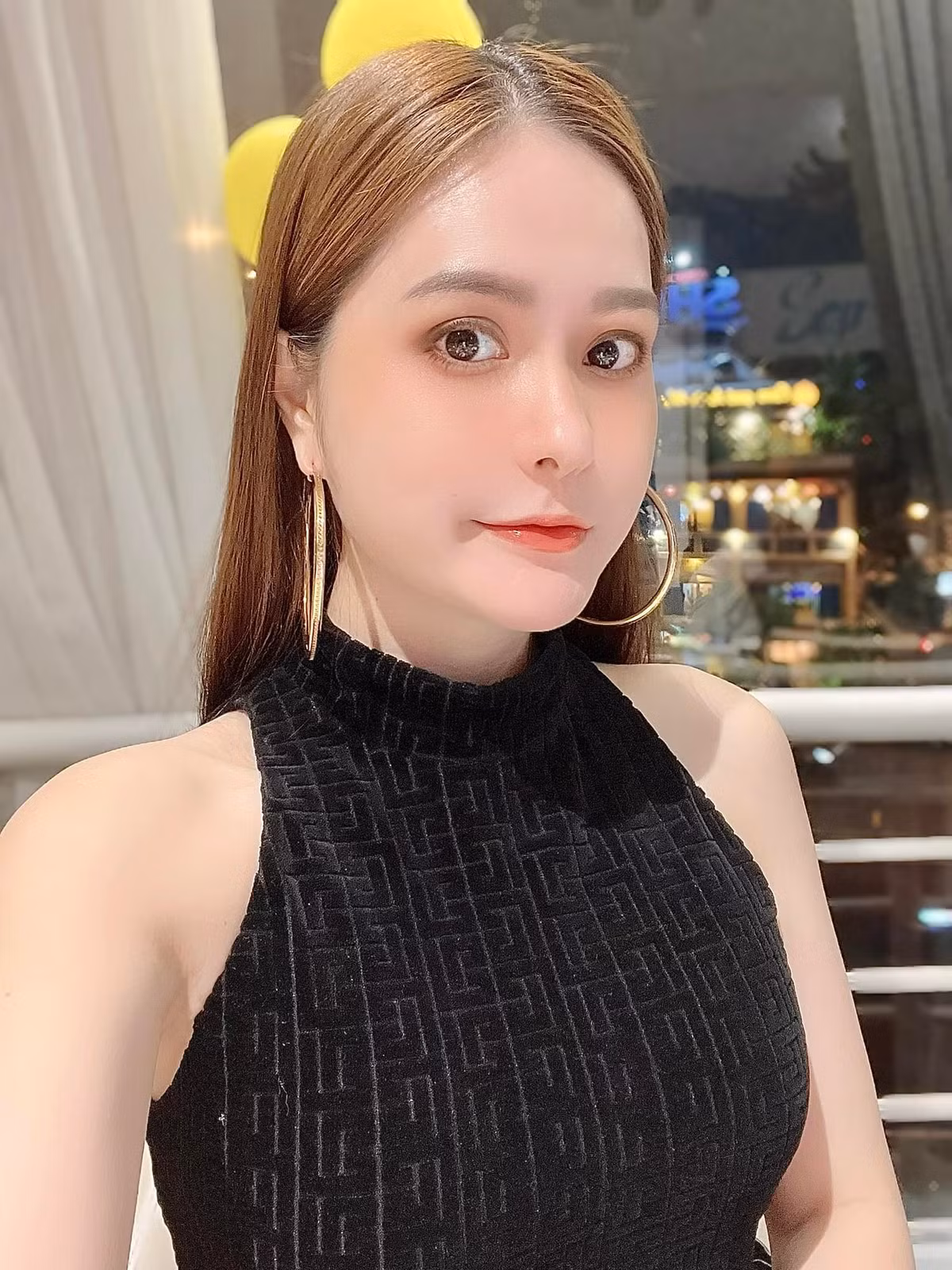 Ngoài ra, sau đám cưới Đoàn Di Băng còn được gia đình chồng tặng của hồi môn trị giá 2 tỷ đồng và căn nhà 1 triệu USD.