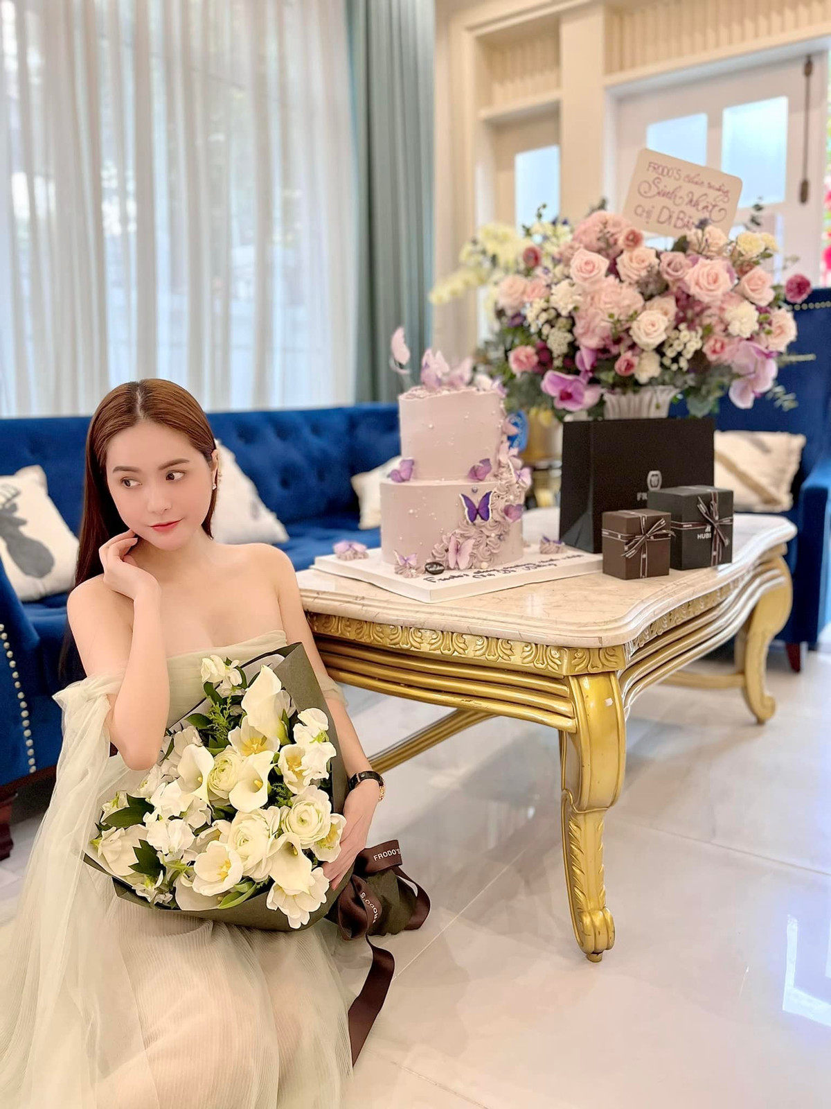 Năm 2012, Đoàn Bi Băng lên xe hoa. Thời điểm đó, cặp đôi tổ chức đám cưới hết hơn 3 tỷ đồng, được đánh giá không hề thua kém "ngọc nữ" Tăng Thanh Hà.