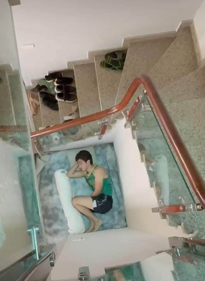 Cãi vợ và cái kết ngủ cầu thang.