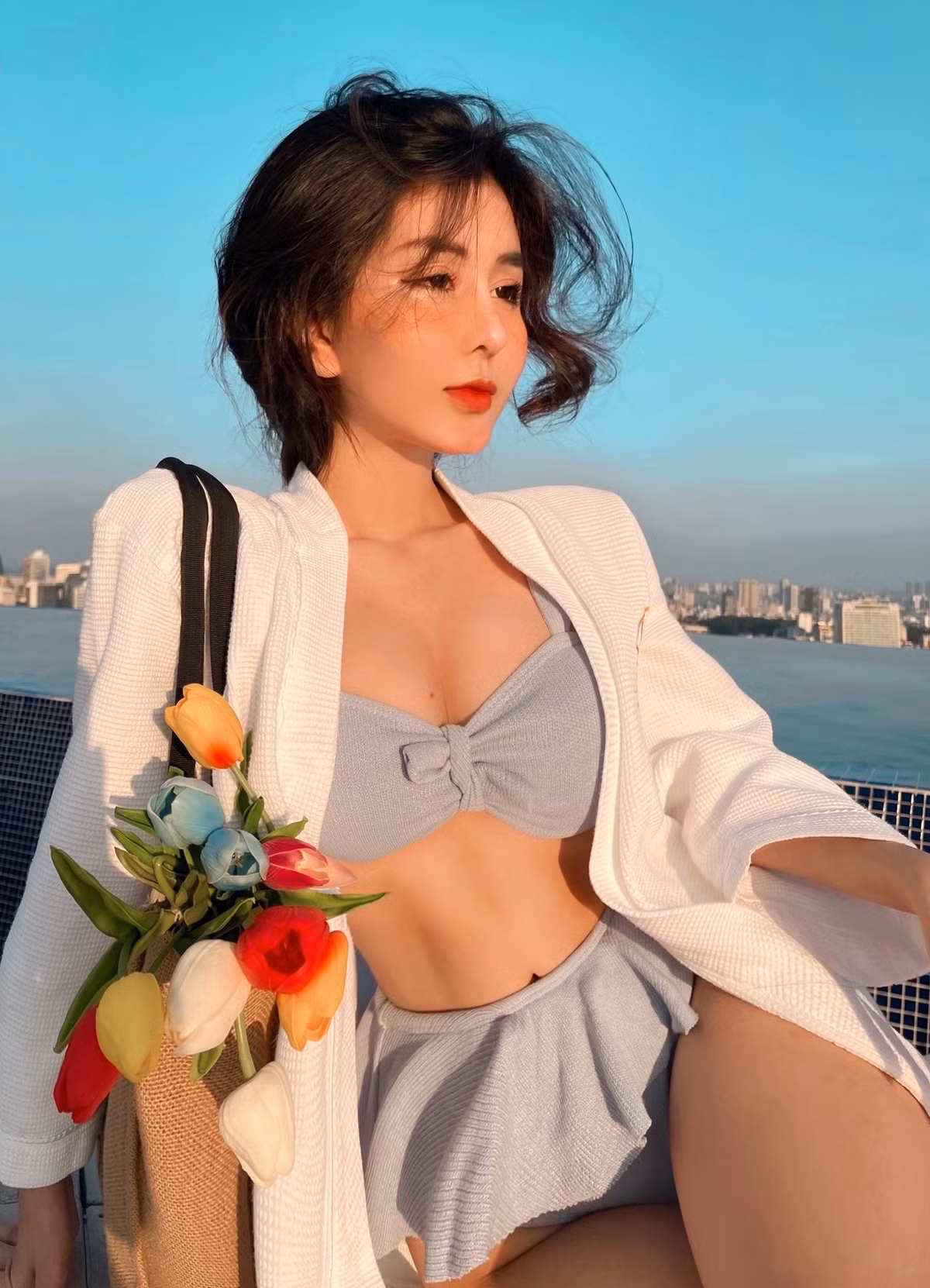 Võ Ngọc Trân, sinh năm 2001 tại TP.HCM, là một hot girl nổi tiếng trên mạng xã hội.