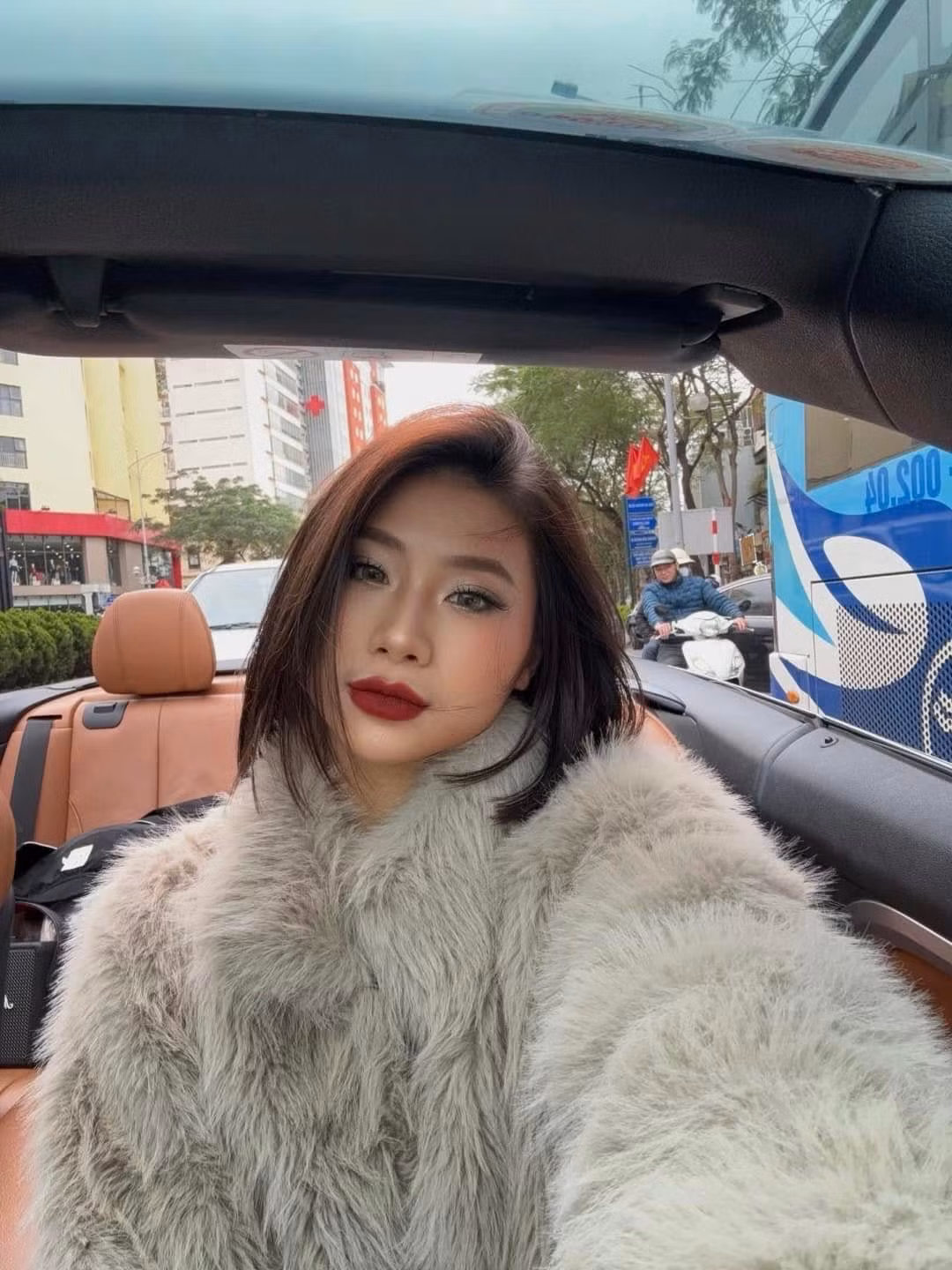 Khoảnh khắc mới đây của Phạm Như Phương vẫn không tránh khỏi những ý kiến trái chiều từ dân mạng với khoảnh khắc vừa ngồi xế hộp mui trần vừa nhép theo nhạc.