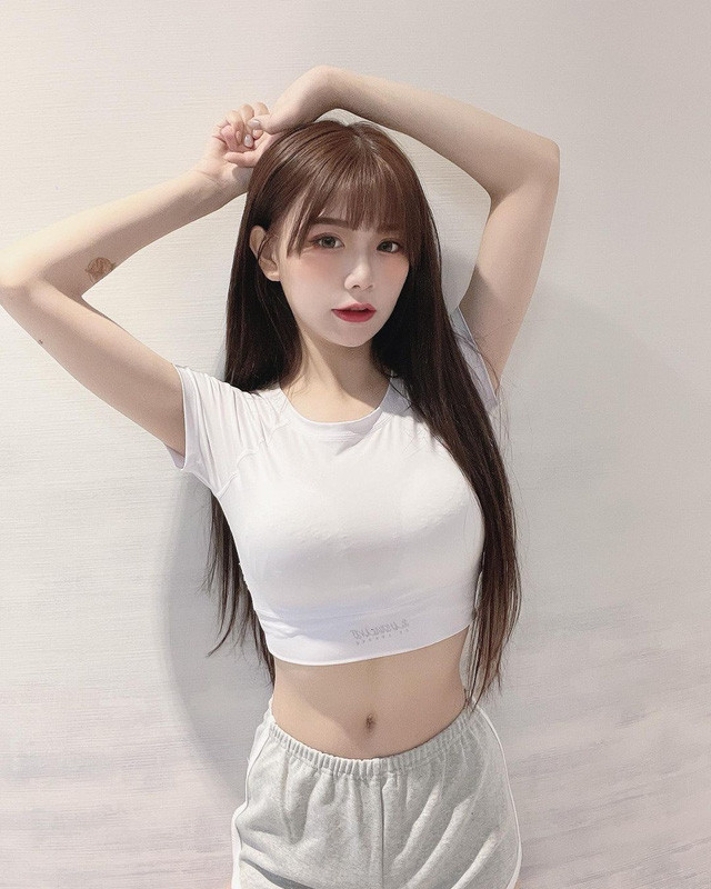 Trước đó, Qing Qing cũng hé lộ rằng mình cũng vừa bỏ một khoản không hề nhỏ để mua nhà, xế hộp cho riêng mình.