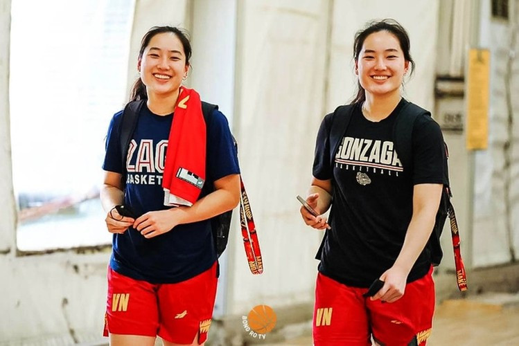 Đến năm 2019, sau khi tốt nghiệp cấp 3, cả hai đang theo học tại trường Đại học Gonzaga (Mỹ) và cùng thi đấu ở vị trí hậu vệ cho đội bóng rổ của trường tại NCAA Women Division 1 (cấp độ cao nhất của bóng rổ Đại học/ Cao đẳng tại Mỹ).